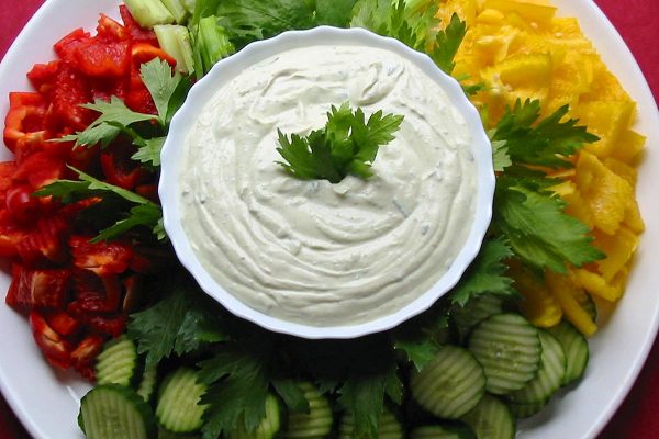 Gemuesesticks mit Kraeuterdip