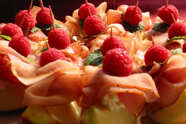 Honigschinken auf Apfelspalten