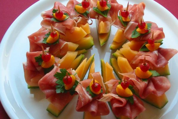 Melonenschiffchen mit Parmaschinken